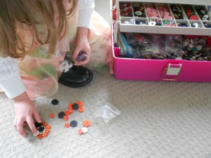 sensory play loose parts button play