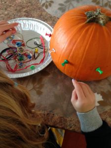 geo pumpkin craft fun