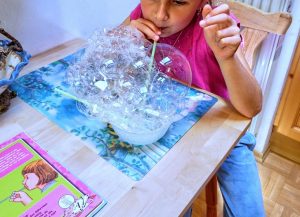 bubble messy play activitie