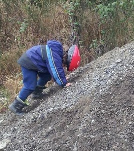 nature play kids dirt piles