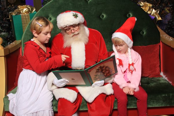 Santa reads to kids